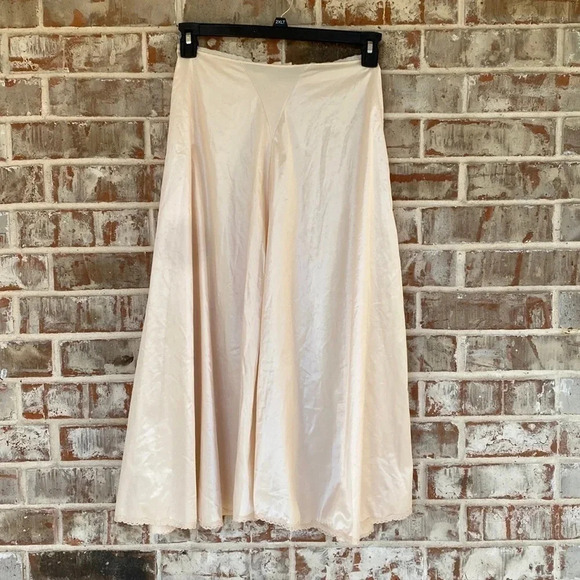 Henson Other - Henson Cream Vintage A-line Lace Trimmed Full Circle Midi Slip